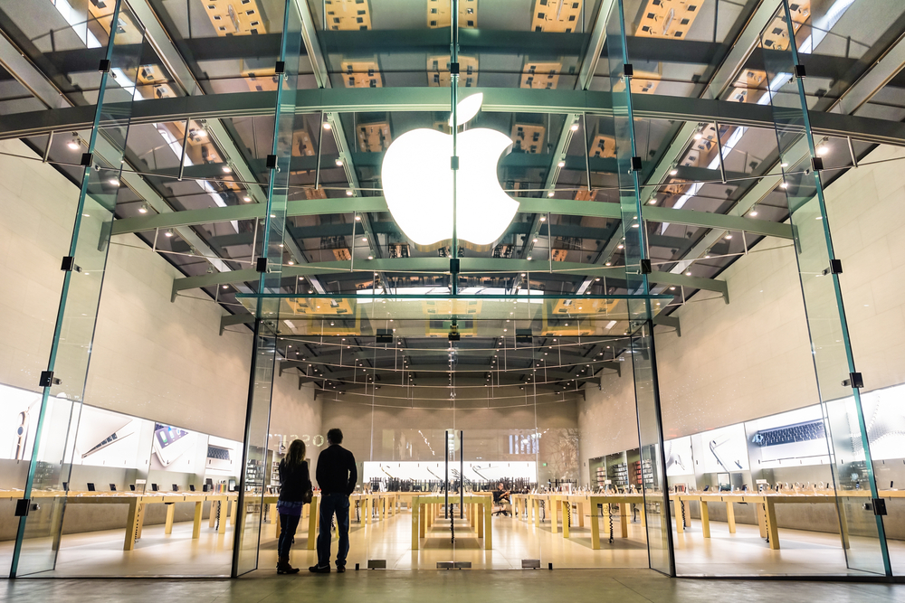 Apple (APPL) Looks Good: stands to gain from Samsung misfortune